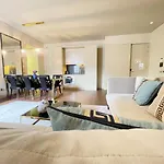 Apartman Finestay 8 Building