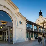 Апартаменти Finestay 8 Building *